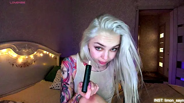 LillyMoure  online show from 06-11-26, 03:04