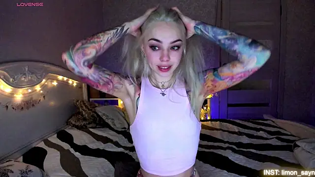 LillyMoure  online show from 07-18-26, 11:52