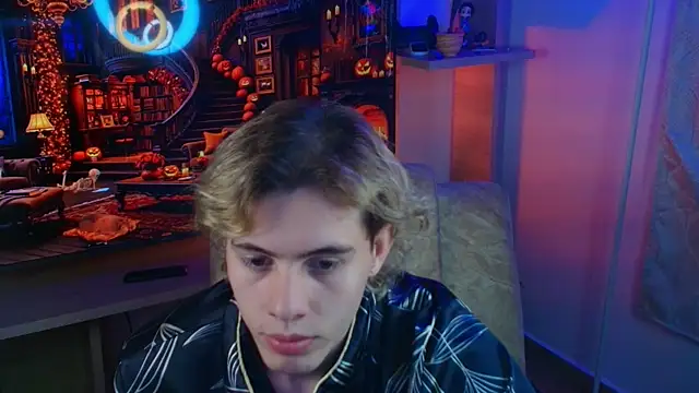 Snapshot of dimitri_tv chatting on 10-13-25, 12:43 dimitri tv online show from 10-13-25, 12:43