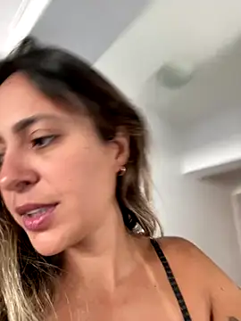 Snapshot of Gipoltergeist chatting on 10-22-25, 03:01 Gipoltergeist online show from 10-22-25, 03:01