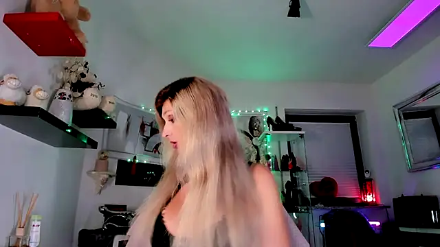 Snapshot of 2bigass4_u chatting on 10-28-25, 04:27 2bigass4 u online show from 10-28-25, 04:27