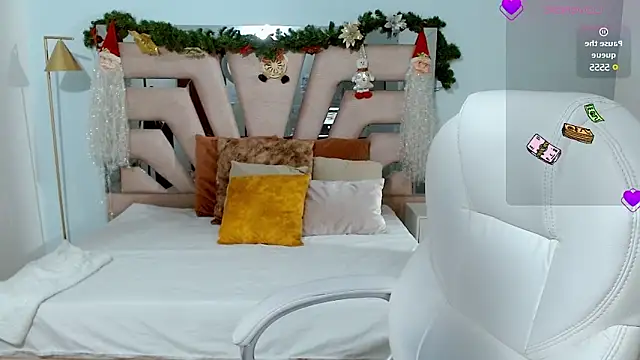 Snapshot of sophia_hadid chatting on 12-17-24, 07:26 sophia hadid online show from 12-17-24, 07:26