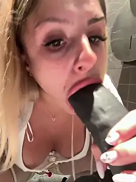 Snapshot of BritneyDimond chatting on 12-13-24, 10:02 BritneyDimond online show from 12-13-24, 10:02