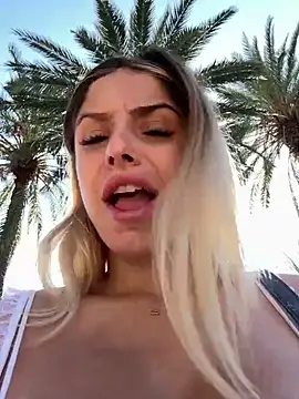 Snapshot of BritneyDimond chatting on 12-20-24, 10:49 BritneyDimond online show from 12-20-24, 10:49