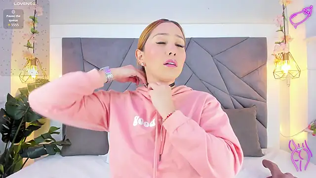 KiarhaTrixie online show from 09-10-25, 11:21