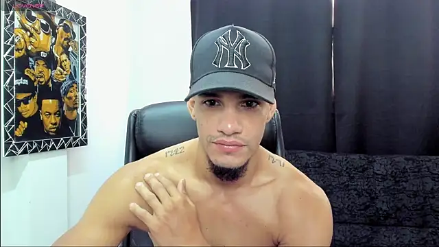 Snapshot of jhonnysnow17 chatting on 05-08-26, 03:28 jhonnysnow17 online show from 05-08-26, 03:28