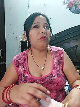 Snapshot of Poojabhabi101 chatting on 05-11-26, 07:03 Poojabhabi101 online show from 05-11-26, 07:03