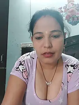 Snapshot of Poojabhabi101 chatting on 05-12-26, 05:59 Poojabhabi101 online show from 05-12-26, 05:59