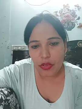 Snapshot of Poojabhabi101 chatting on 06-05-26, 07:25 Poojabhabi101 online show from 06-05-26, 07:25