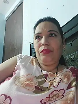 Snapshot of Poojabhabi101 chatting on 06-12-26, 06:34 Poojabhabi101 online show from 06-12-26, 06:34