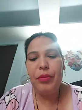 Snapshot of Poojabhabi101 chatting on 06-13-26, 06:00 Poojabhabi101 online show from 06-13-26, 06:00