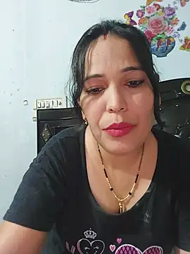 Snapshot of Poojabhabi101 chatting on 06-18-26, 07:30 Poojabhabi101 online show from 06-18-26, 07:30