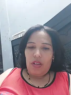 Snapshot of Poojabhabi101 chatting on 06-27-26, 05:51 Poojabhabi101 online show from 06-27-26, 05:51