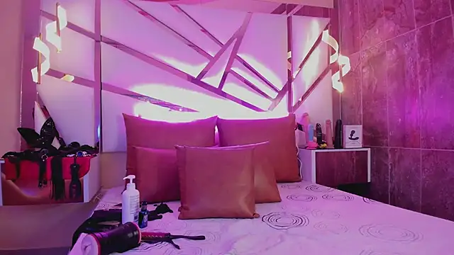 Snapshot of AlejandraDangerGirl chatting on 12-17-24, 03:17 AlejandraDangerGirl online show from 12-17-24, 03:17