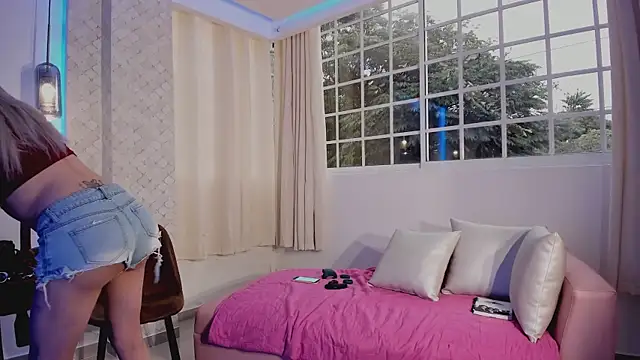 Snapshot of AlejandraDangerGirl chatting on 02-22-25, 12:19 AlejandraDangerGirl online show from 02-22-25, 12:19