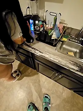 Snapshot of LiverandBrat77 chatting on 09-19-25, 02:24 LiverandBrat77 online show from 09-19-25, 02:24