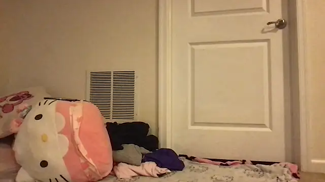 Snapshot of LiverandBrat77 chatting on 10-13-25, 02:00 LiverandBrat77 online show from 10-13-25, 02:00