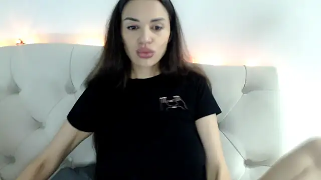 Mika Gold online show from 12-14-25, 07:40