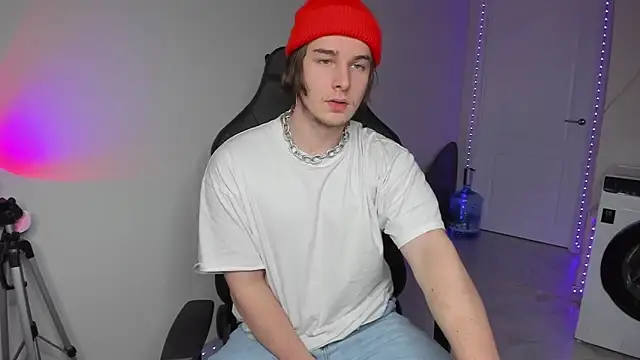 Vincent Strong online show from 12-04-24, 01:09