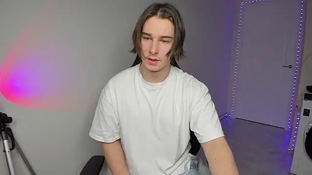 Vincent Strong online show from 12-21-24, 03:25