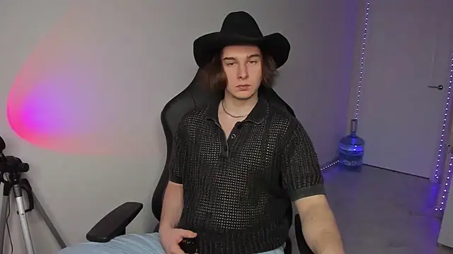 Vincent Strong online show from 01-05-25, 03:13