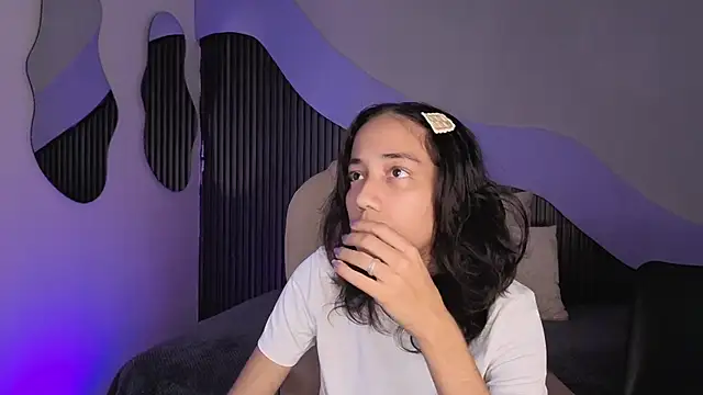 hot little bunny online show from 04-27-26, 10:41