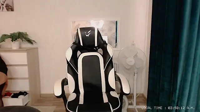 Lola Richie online show from 03-10-25, 10:59