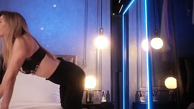 Snapshot of Rikka_Moore chatting on 10-25-25, 11:40 Rikka Moore online show from 10-25-25, 11:40