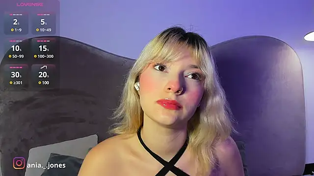 Snapshot of Ania_jones chatting on 12-22-24, 02:16 Ania jones online show from 12-22-24, 02:16