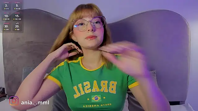 Snapshot of Ania_jones chatting on 01-22-25, 08:06 Ania jones online show from 01-22-25, 08:06