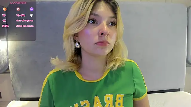 Snapshot of Ania_jones chatting on 09-30-25, 08:03 Ania jones online show from 09-30-25, 08:03