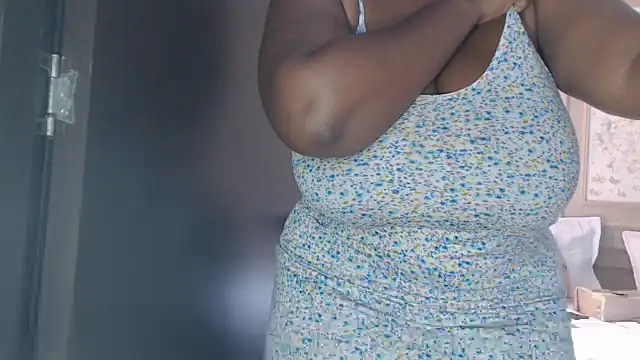 LiraRusso online show from 10-24-25, 04:25