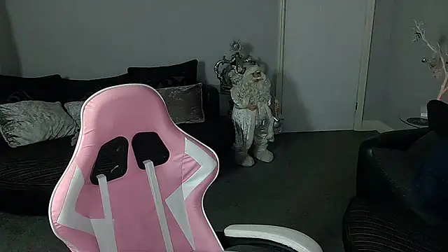 Red firesquirt online show from 12-09-24, 02:39