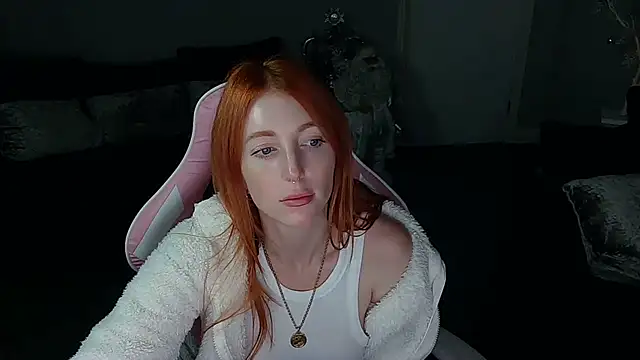 Red firesquirt online show from 12-12-24, 02:33