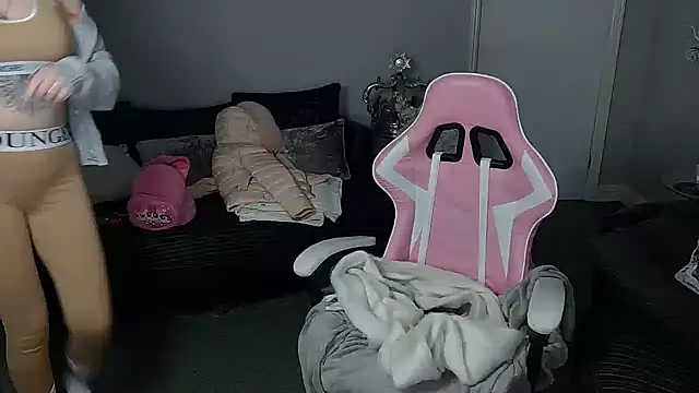 Red firesquirt online show from 12-16-24, 02:38