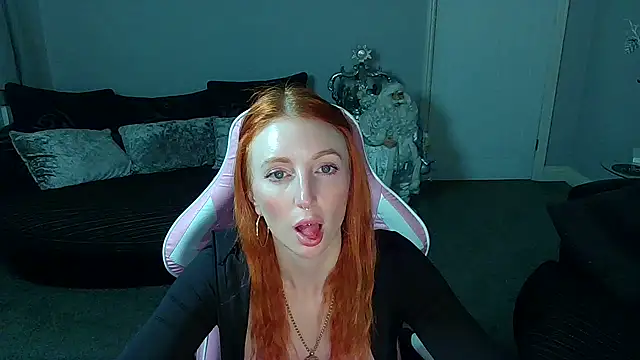 Red firesquirt online show from 12-17-24, 02:22