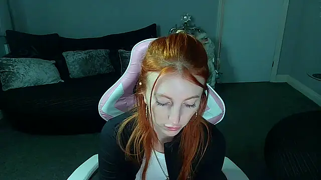 Red firesquirt online show from 12-18-24, 02:17