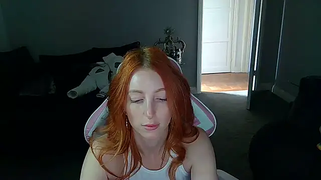 Red firesquirt online show from 03-20-25, 02:42