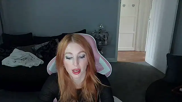 Red firesquirt online show from 10-15-25, 10:37