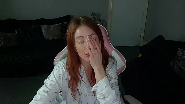 Red firesquirt online show from 03-26-26, 05:29