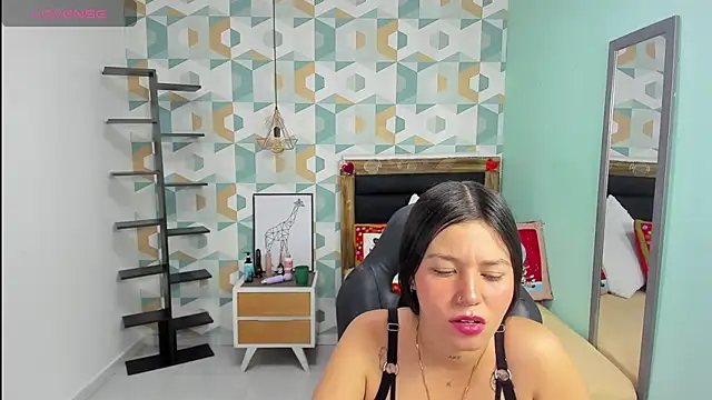 LORENADAVIES online show from 12-02-25, 04:57