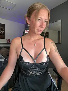 BunnyDiamond1 online show from 07-10-26, 11:35