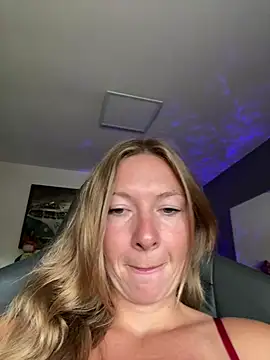 BunnyDiamond1 online show from 07-26-26, 10:00