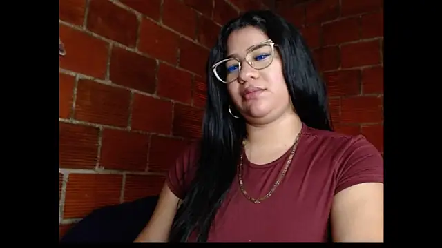 Snapshot of Yelly chatting on 06-03-26, 03:17 Yelly online show from 06-03-26, 03:17