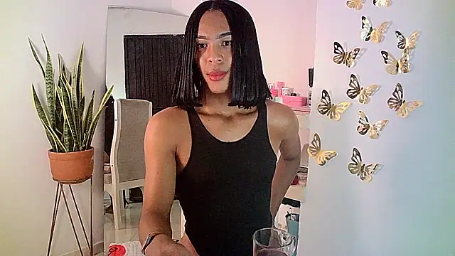 Snapshot of carmen14 chatting on 02-05-25, 04:37 carmen14 online show from 02-05-25, 04:37