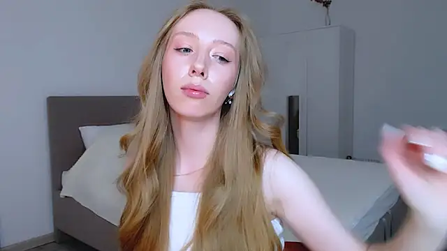 Snapshot of Luna_insniity chatting on 12-13-24, 02:21 Luna insniity online show from 12-13-24, 02:21