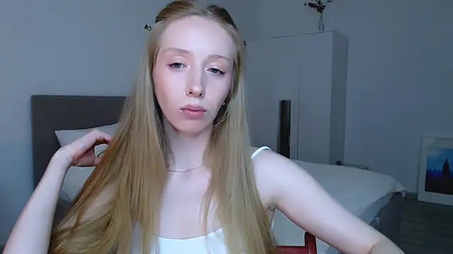Snapshot of Luna_insniity chatting on 12-30-24, 10:45 Luna insniity online show from 12-30-24, 10:45