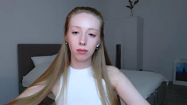 Snapshot of Luna_insniity chatting on 02-15-25, 10:52 Luna insniity online show from 02-15-25, 10:52