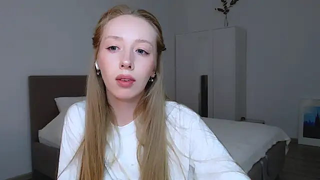 Snapshot of Luna_insniity chatting on 02-19-25, 11:36 Luna insniity online show from 02-19-25, 11:36