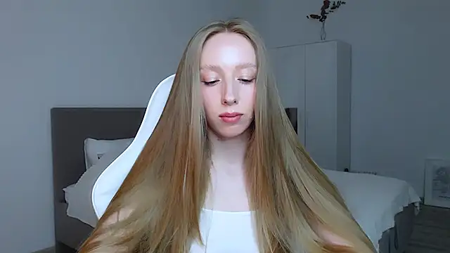 Snapshot of Luna_insniity chatting on 09-15-25, 06:52 Luna insniity online show from 09-15-25, 06:52